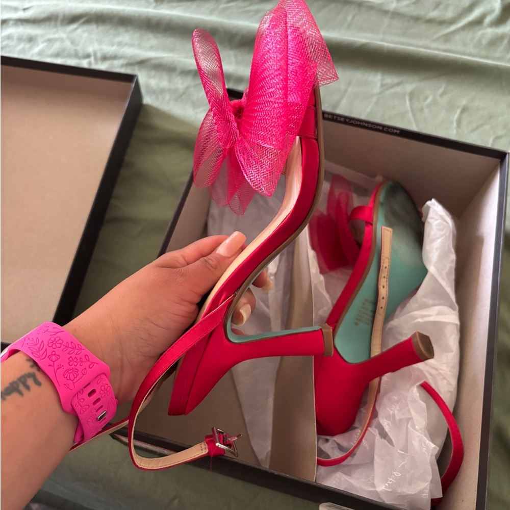 Betsey Johnson lotty | Elegant red Heels with Bow Accent